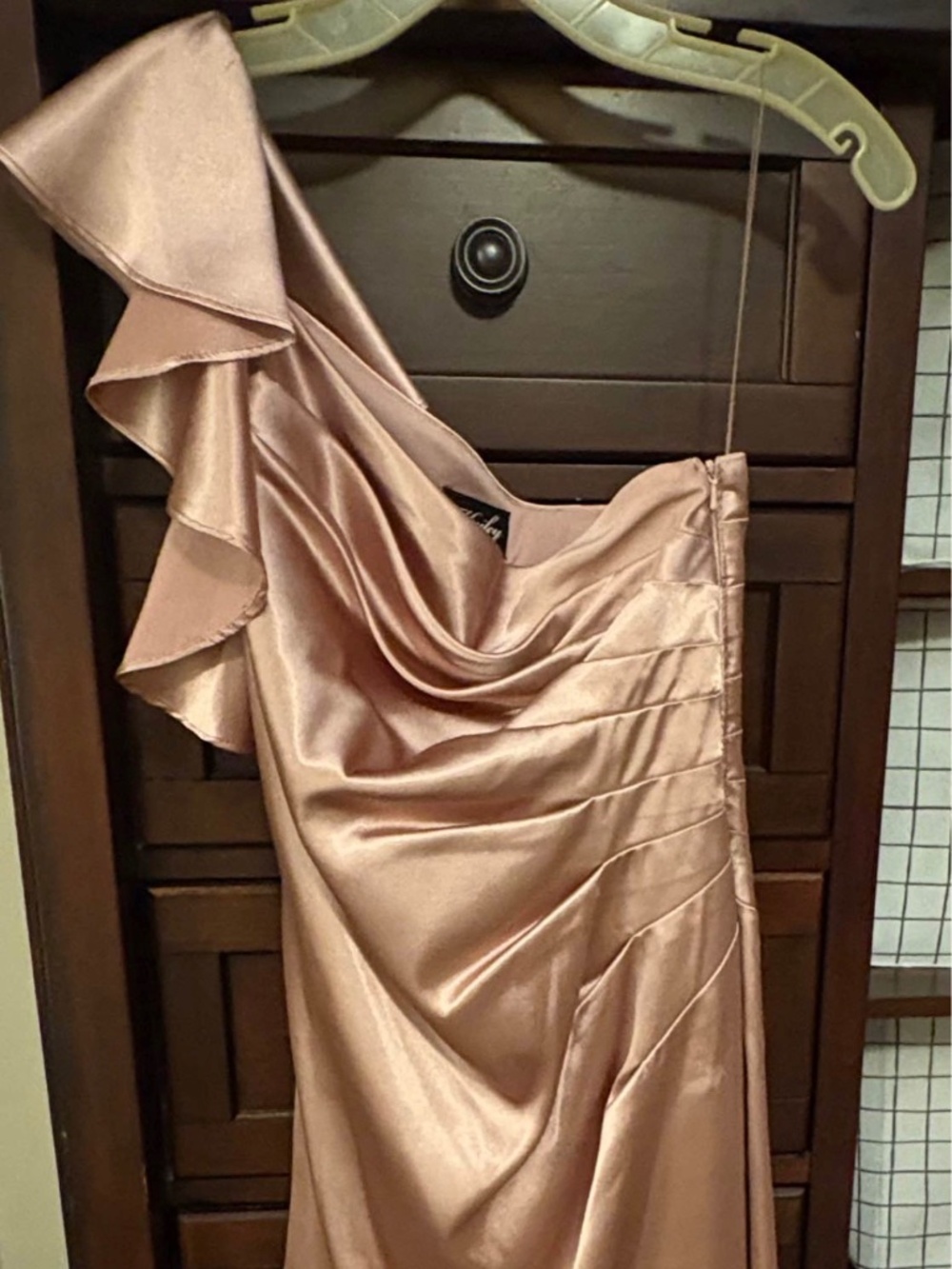 Adrianna Papell size 6 champagne short, one shoulder, formal gown